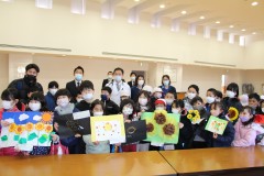 富士見高原に小学生作品寄贈