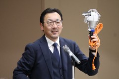 IMG_1035 - 嶋田さんと電球 - triming