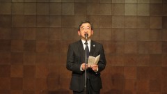 松本市医師会定時総会、あいさつする小林会長